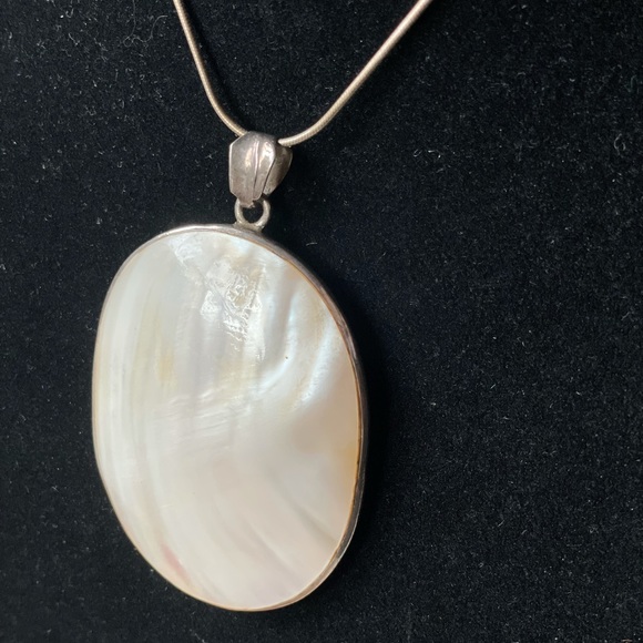 Vintage | Mother Of Pearl Statement Necklace - Picture 4 of 17